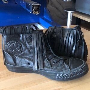 Brand new Women’s converse leather rare🚨🙆🏽‍♂️